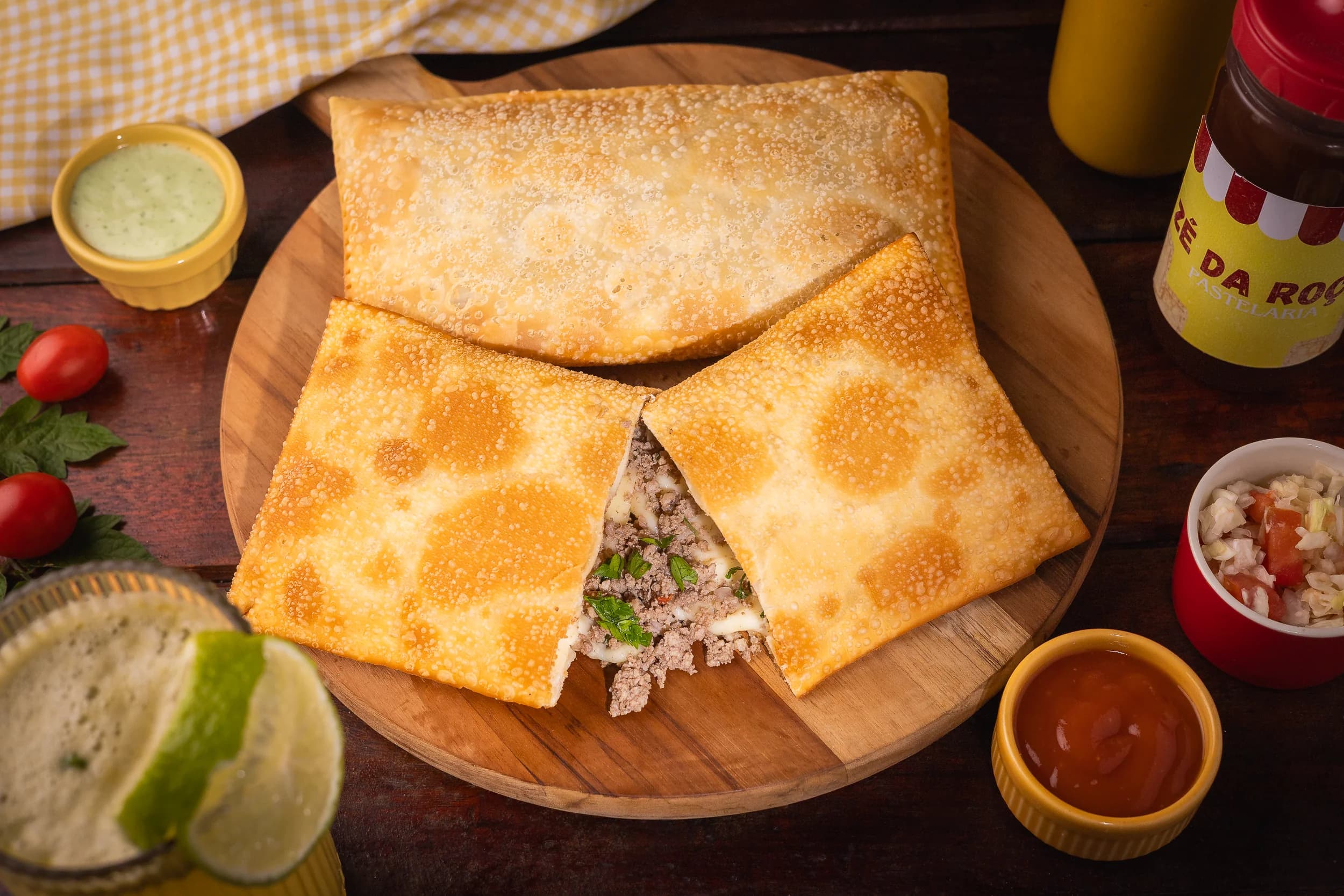 Pastel de carne com queijo