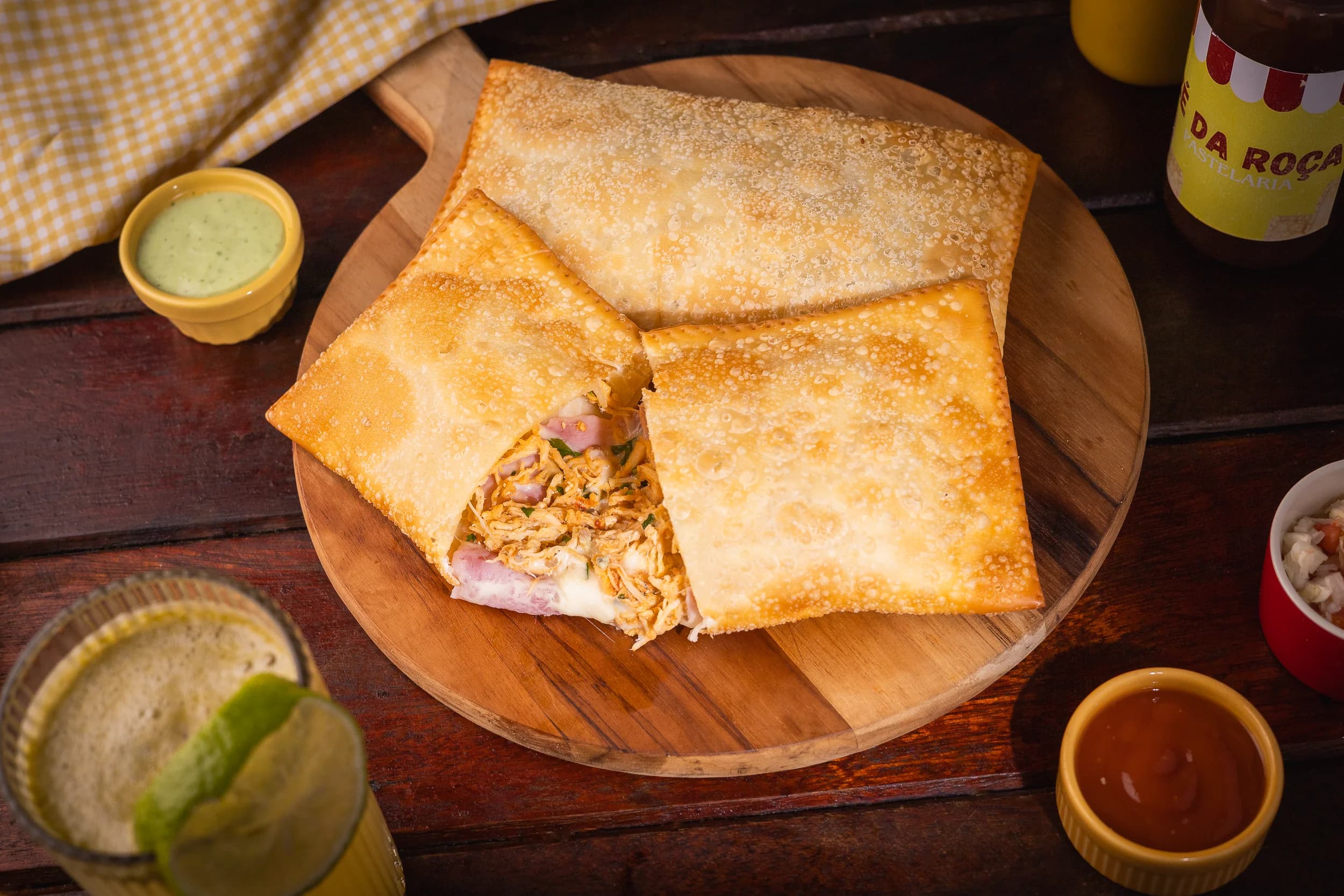 Pastel de frango à moda
