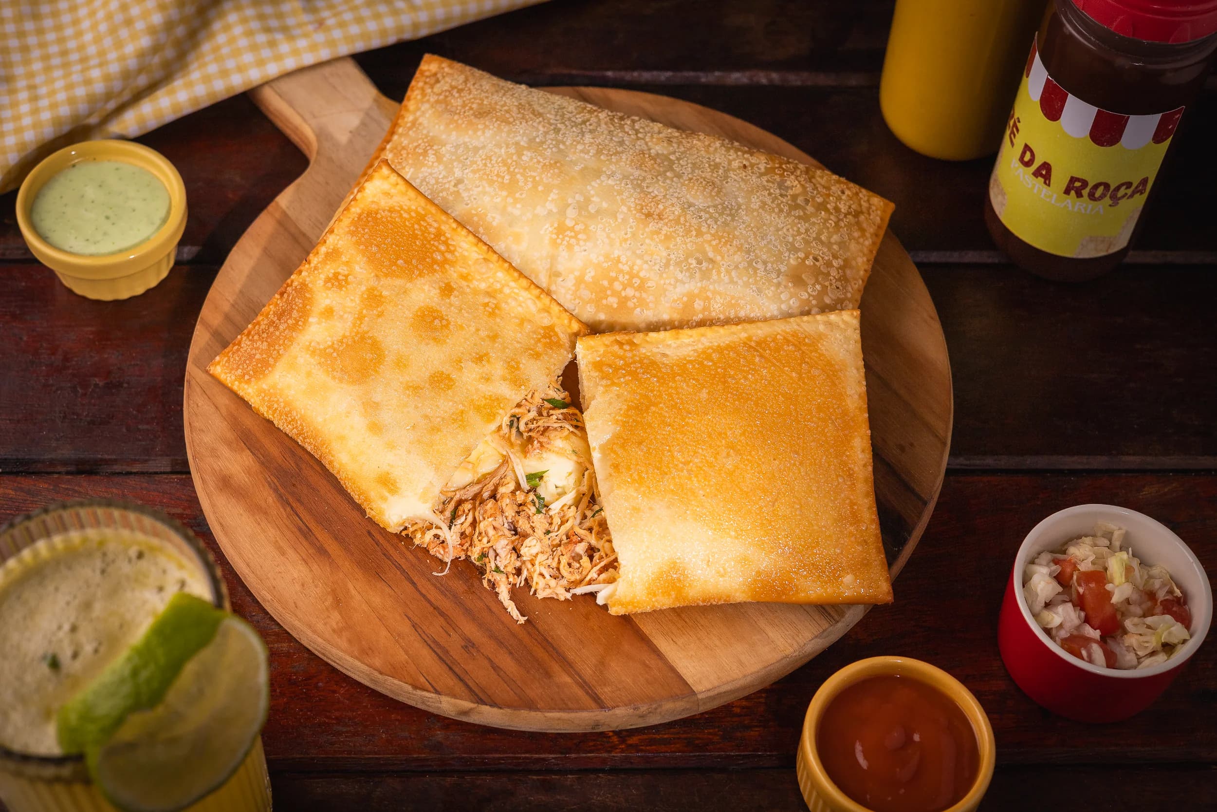 Pastel de frango com queijo